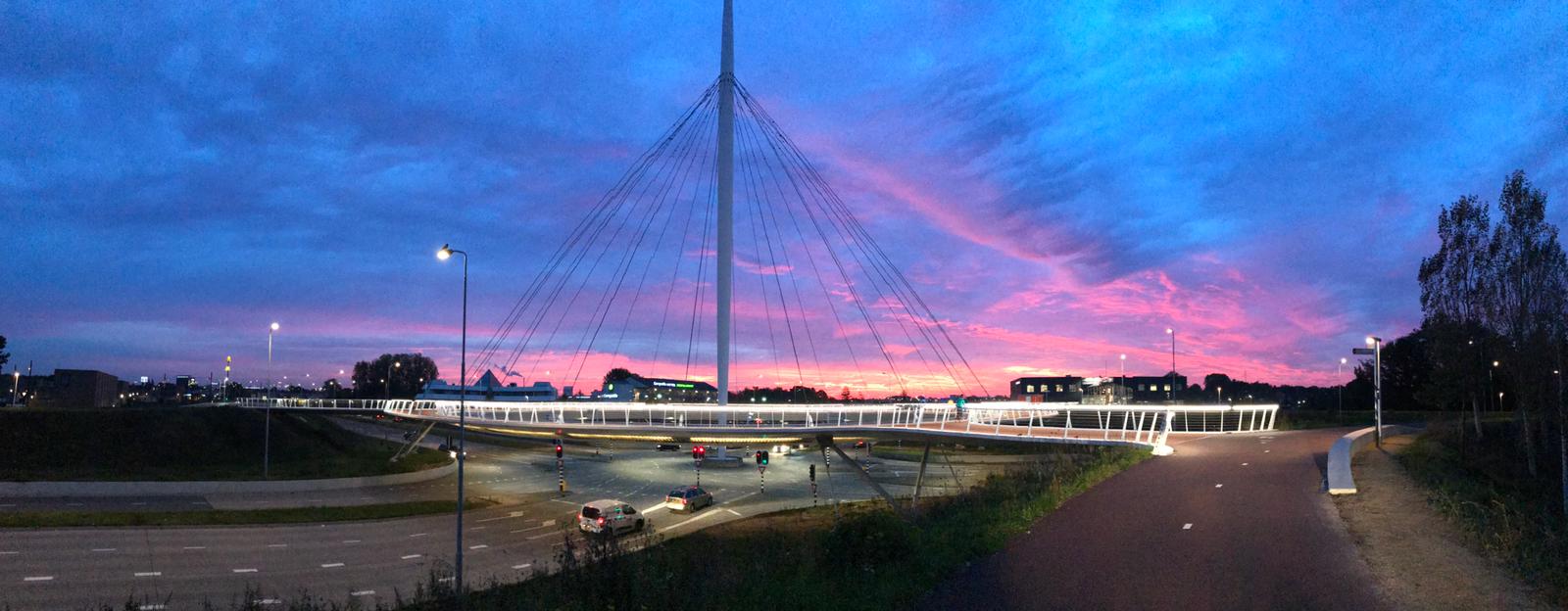 Hovenring met zonsopgang